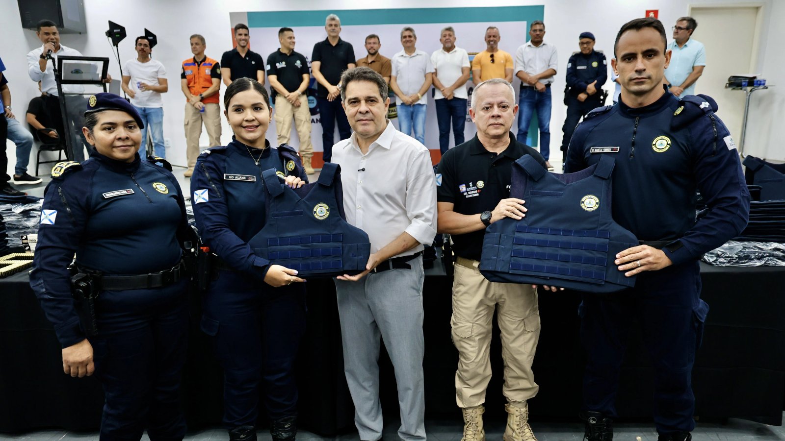 Prefeitura de Fortaleza entrega 723 coletes balísticos e 52 mil munições para a Guarda Municipal